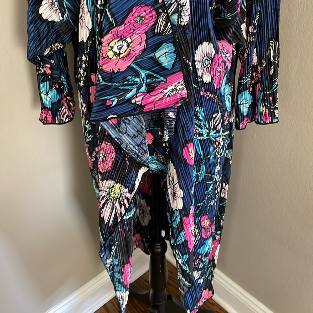 LuLaRoe floral cover up beach cover robe like new - Picture 3 of 9